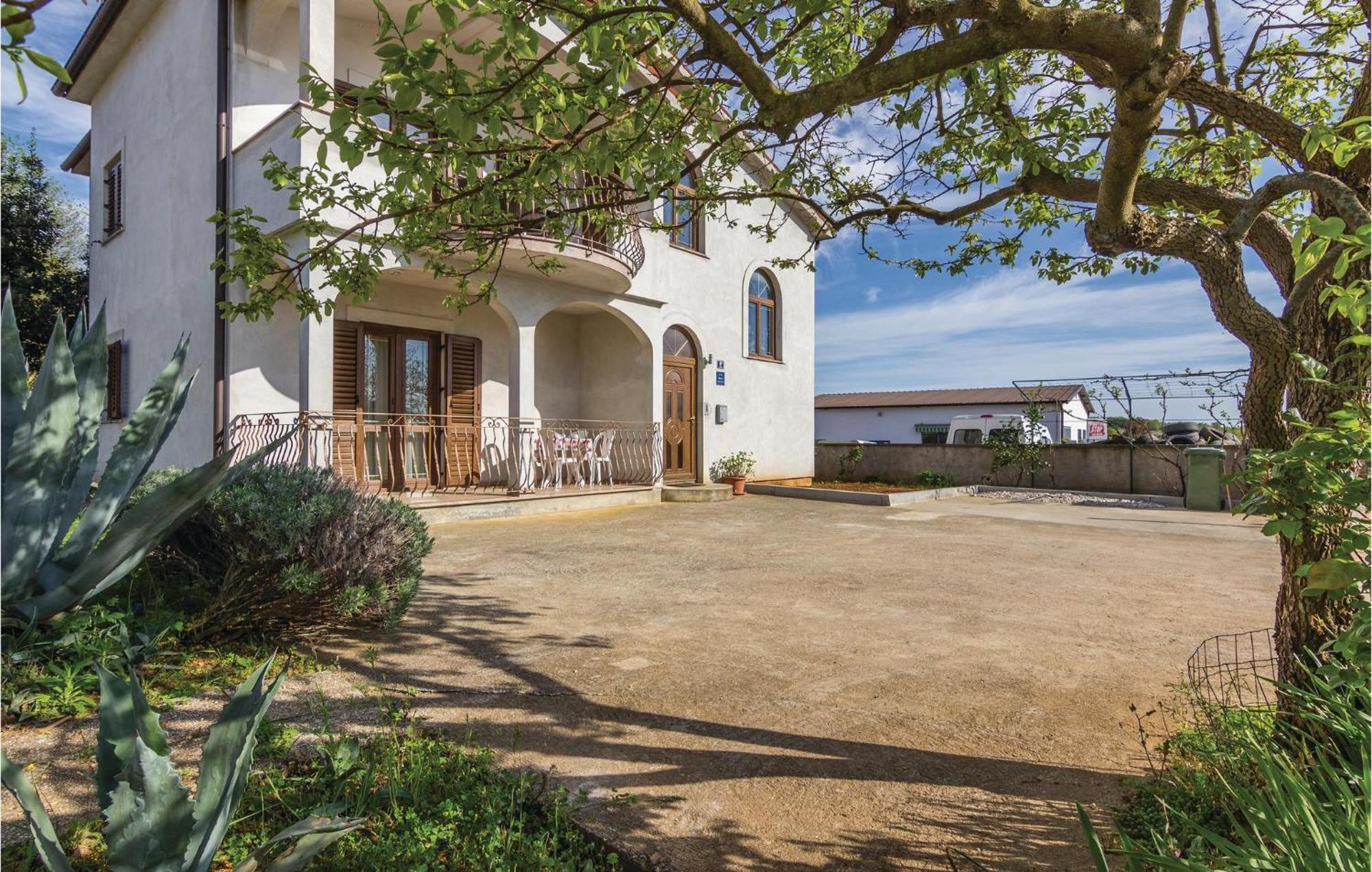 Beautiful Apartment In Porec With Kitchen Exterior photo