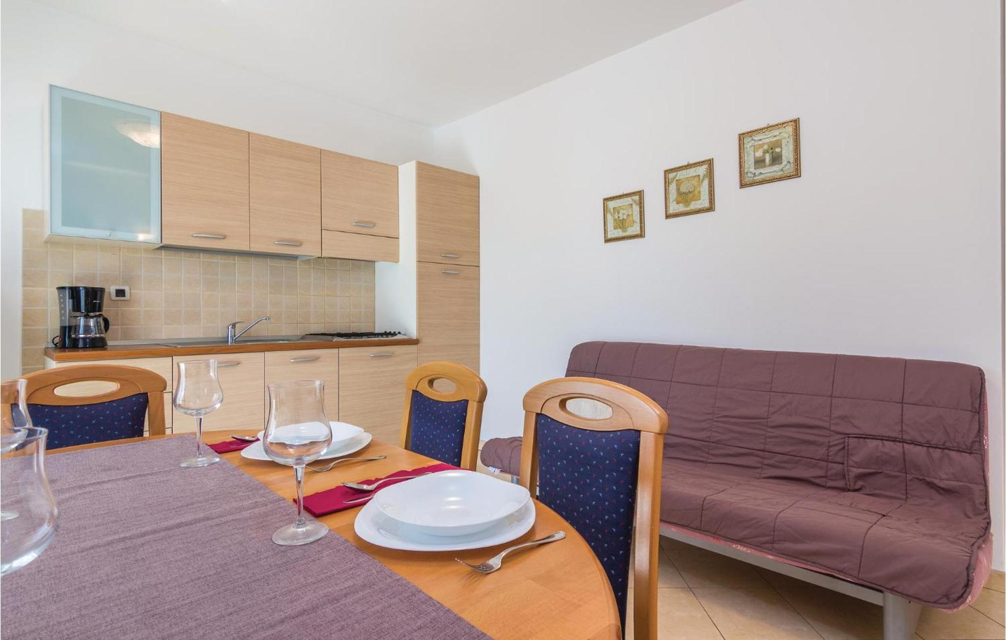 Beautiful Apartment In Porec With Kitchen Exterior photo
